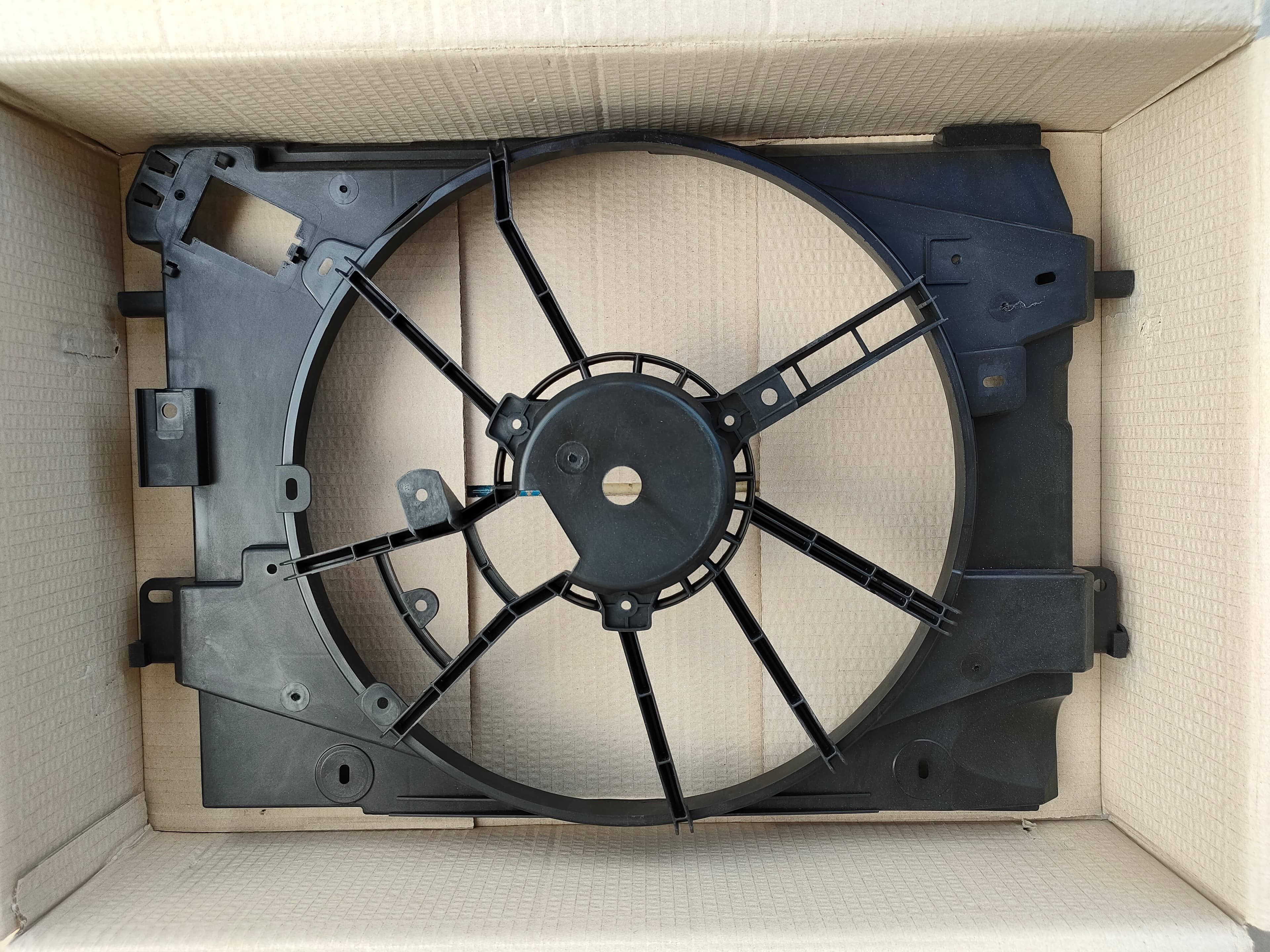 Cage Ventilateur de radiateur du moteur (Origine Renault)